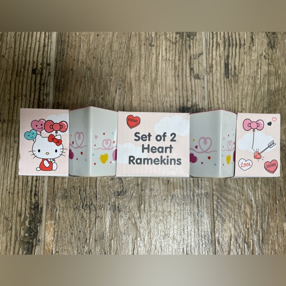 Hello Kitty Heart Valentine’s Day Ceramic Ramekins NEW Baking - Picture 2 of 5